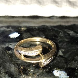 Ladies 10k gold diamond ring sz 7